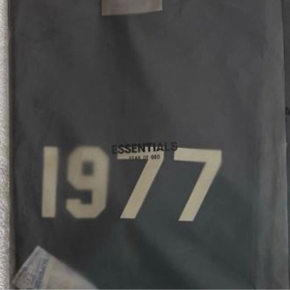 Fear of God Essentials 1977 T-Shirt – Black (Iron) - XL - Picture 3 of 6